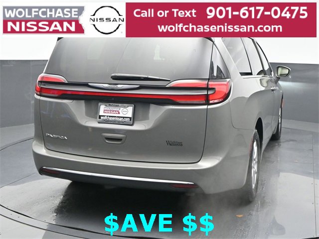 Used 2022 Chrysler Pacifica Touring-L image 5