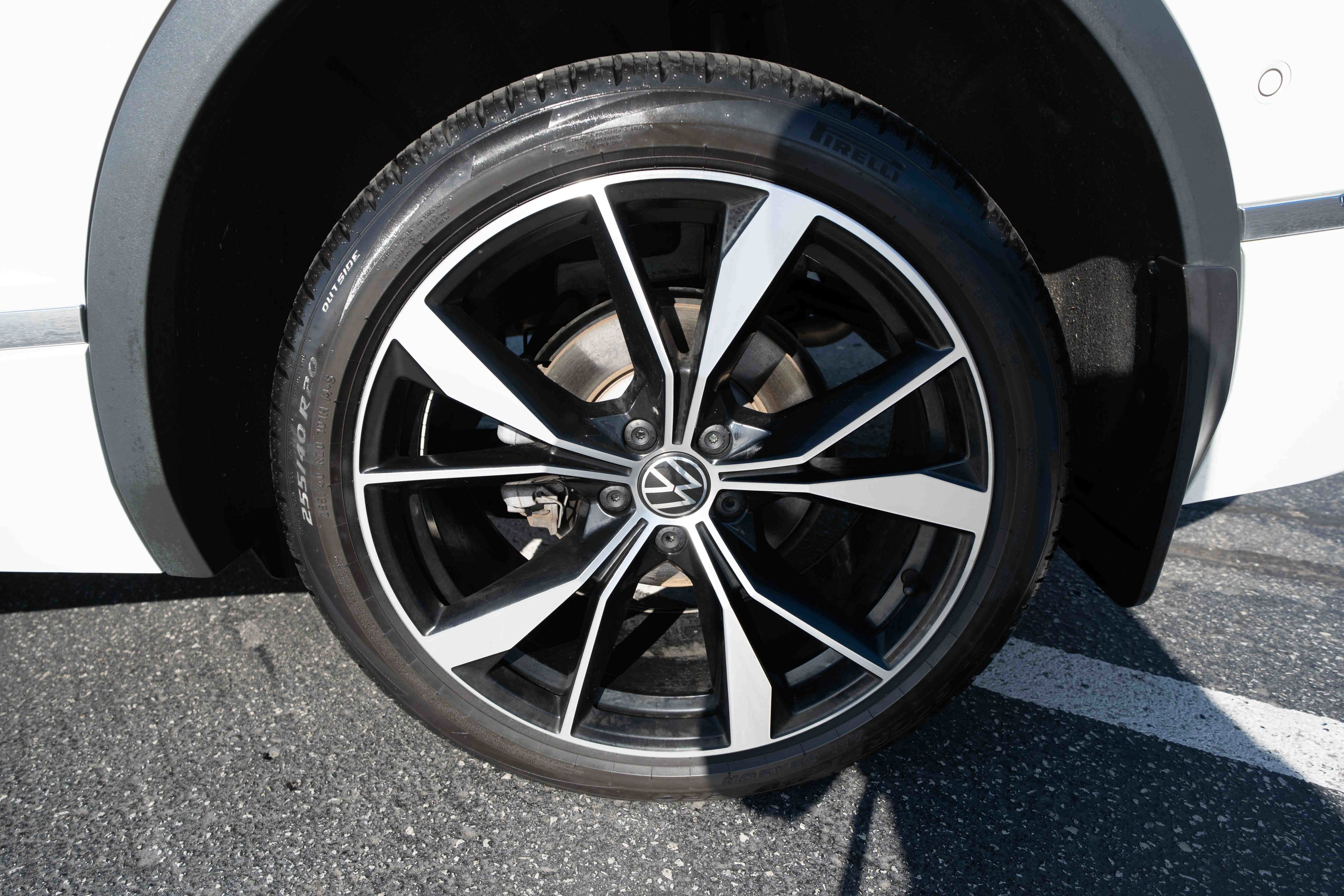 Used 2024 Volkswagen Tiguan SEL R-Line image 30