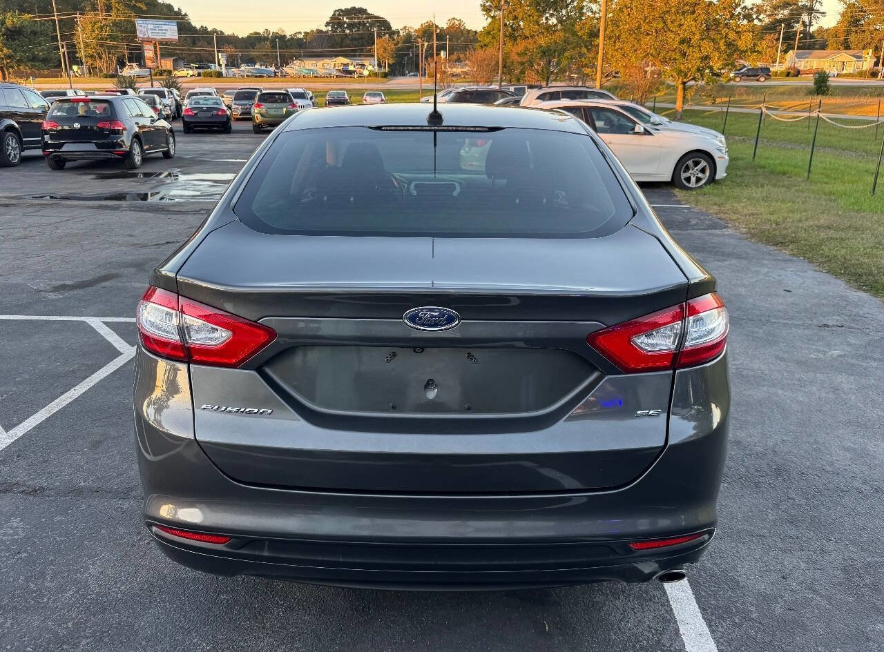 Used 2016 Ford Fusion SE FWD image 7