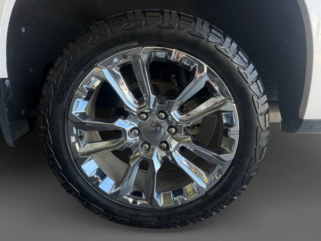 Used 2021 Chevrolet Silverado 1500 High Country w/ Technology Package AWD/4WD image 16