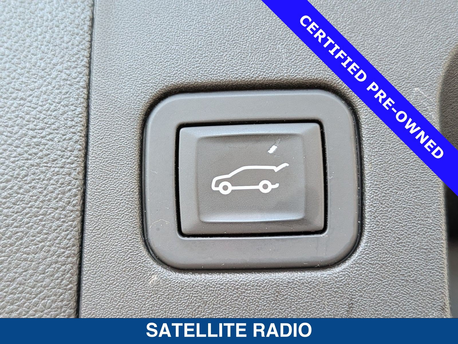 Used 2017 Cadillac XT5 Luxury w/ Driver Awareness Package FWD image 14