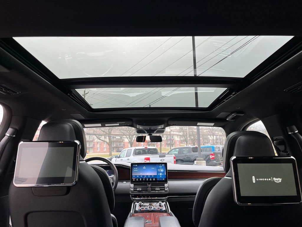 Used 2022 Lincoln Navigator Reserve image 11