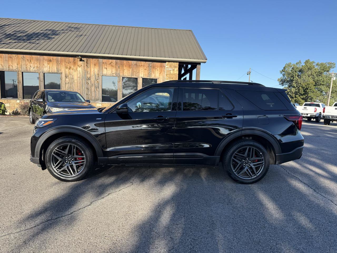 Used 2025 Ford Explorer ST-Line w/ ST-Line Street Pack AWD/4WD image 2
