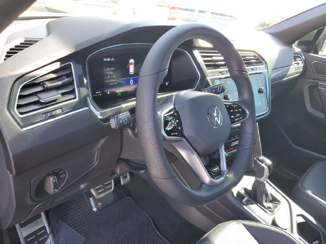 Used 2024 Volkswagen Tiguan SE R-Line AWD/4WD image 19