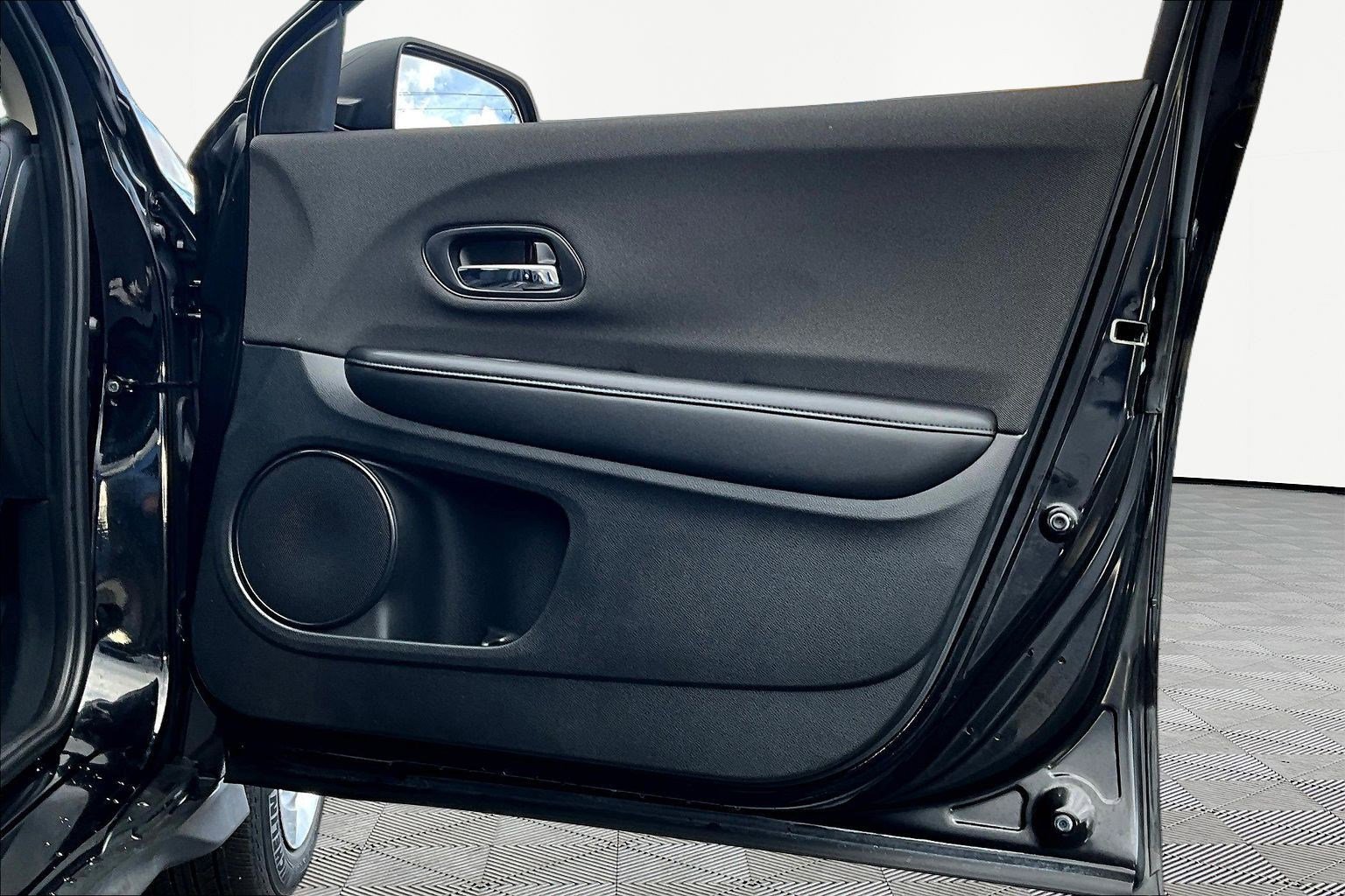 Used 2021 Honda HR-V LX image 26