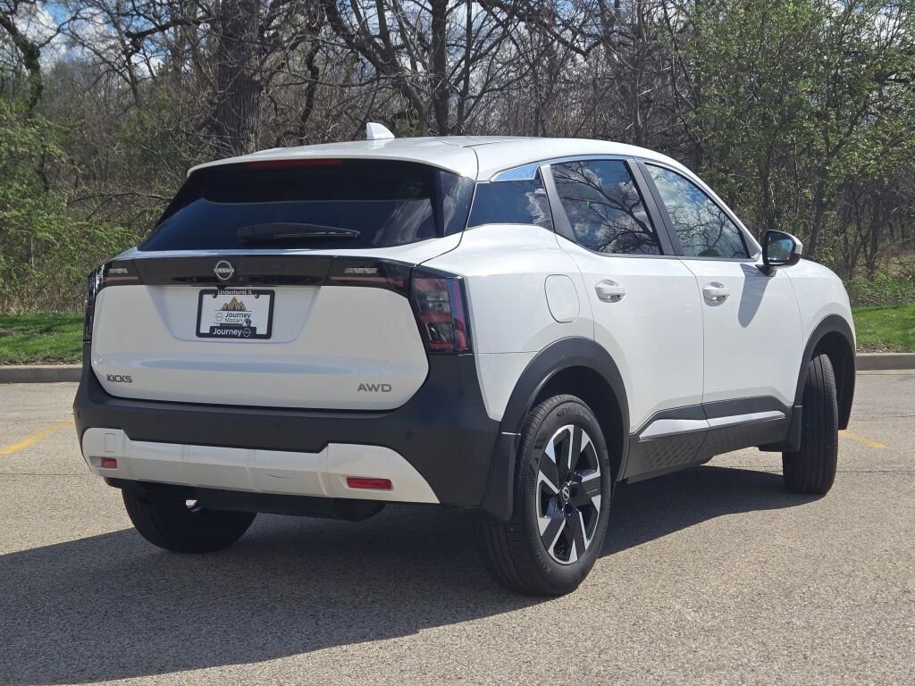 Used 2025 Nissan Kicks SV AWD/4WD image 11