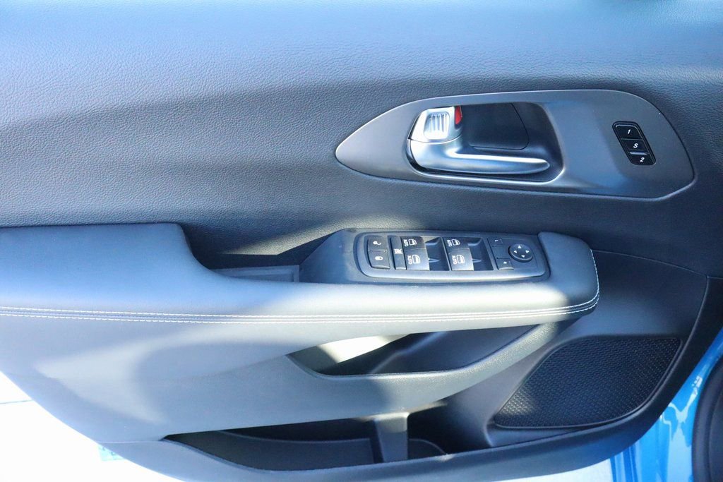 New 2026 Chrysler Pacifica Select FWD image 16