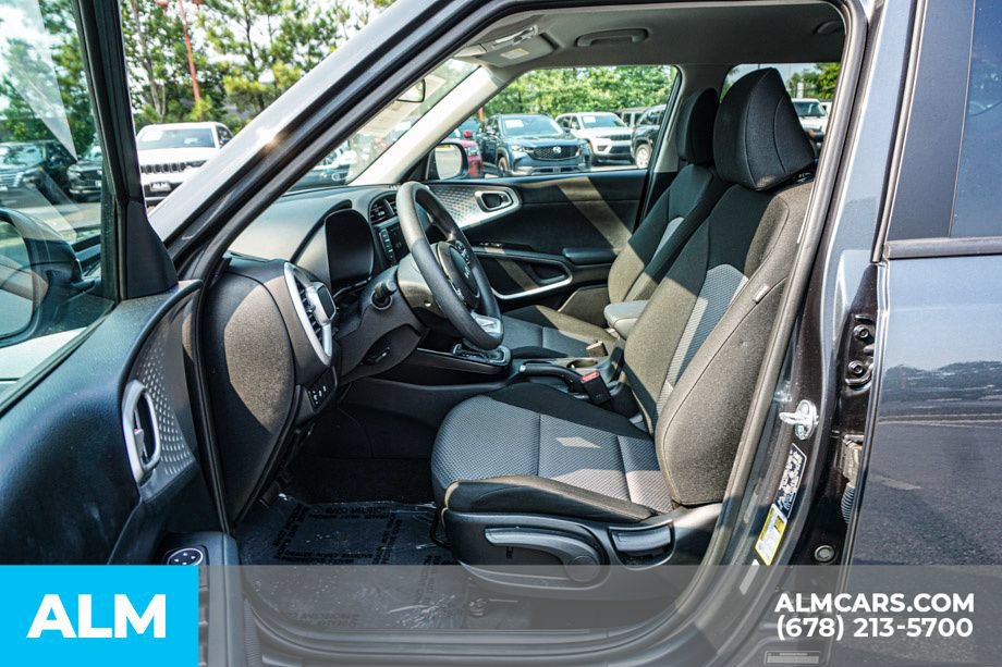 Used 2025 Kia Soul LX w/ LX Technology Package FWD image 20