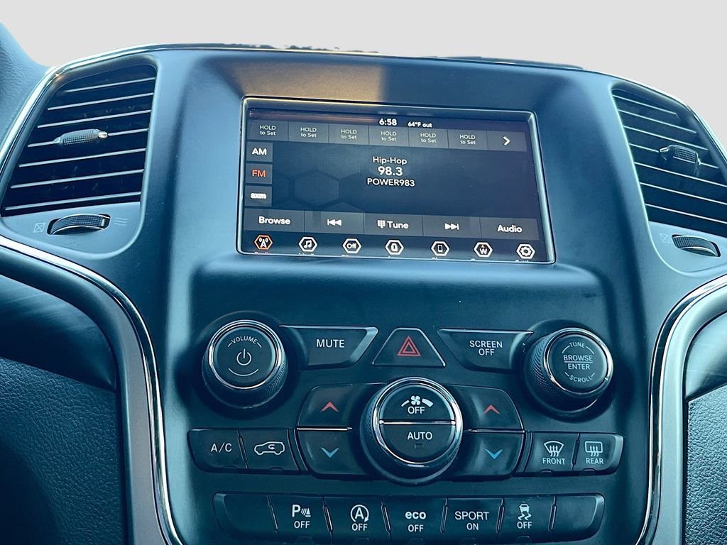 Used 2020 Jeep Grand Cherokee Laredo image 14