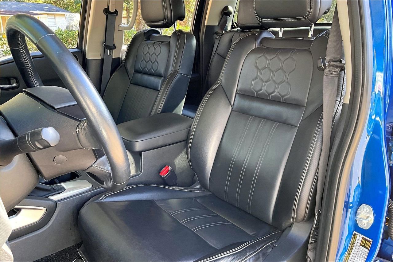 Used 2024 Nissan Frontier SL w/ Technology Package image 18