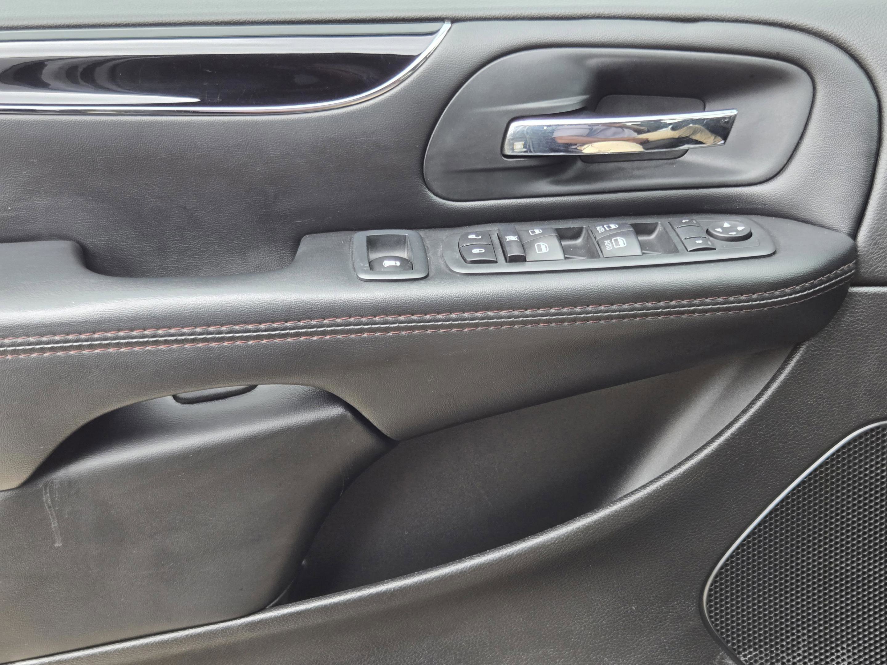 Used 2020 Dodge Grand Caravan SE FWD image 20