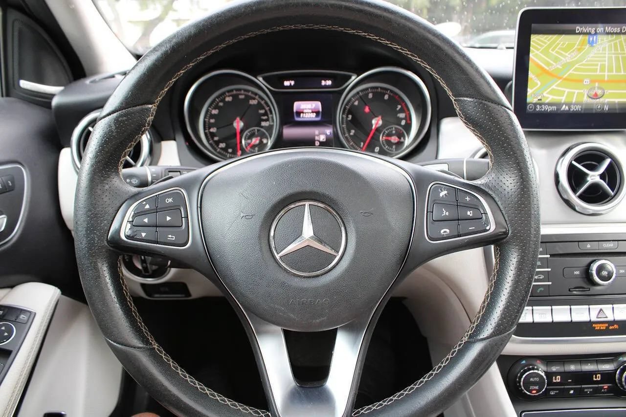 Used 2018 Mercedes-Benz GLA 250 4MATIC w/ Premium Package image 18