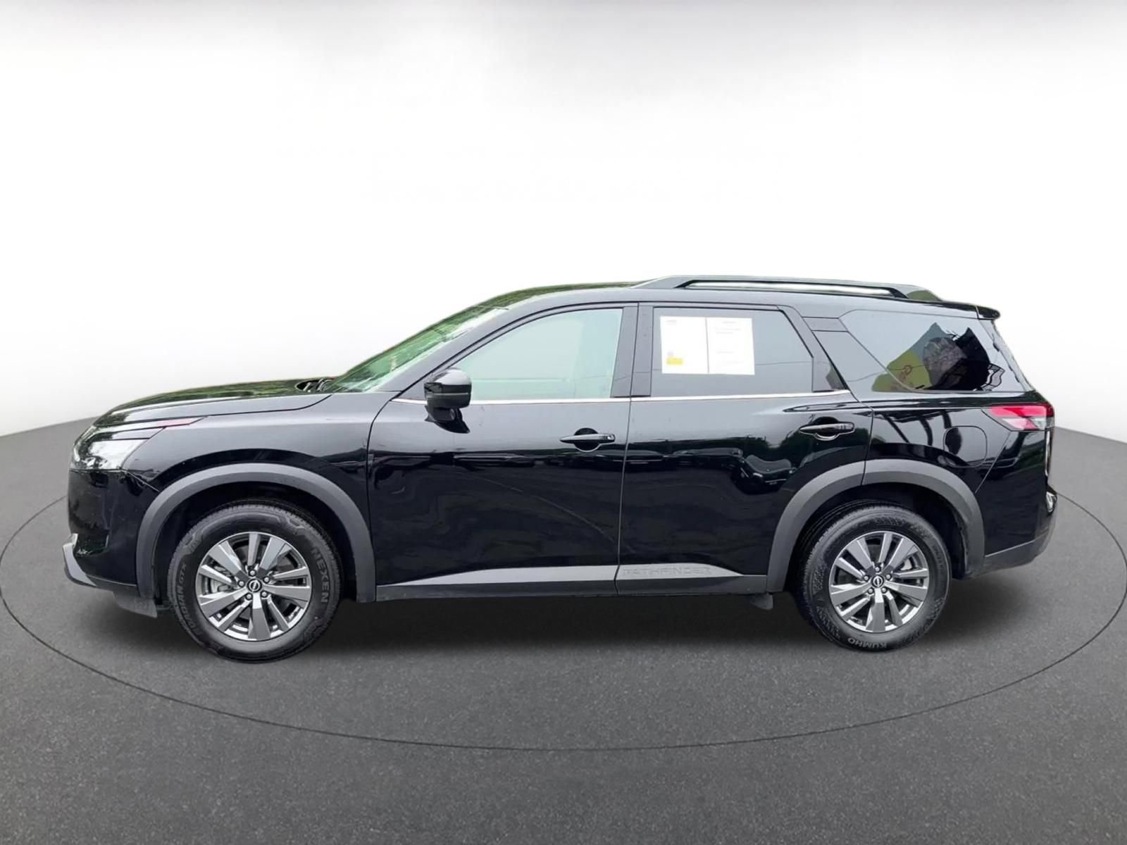 Used 2025 Nissan Pathfinder SV FWD image 9