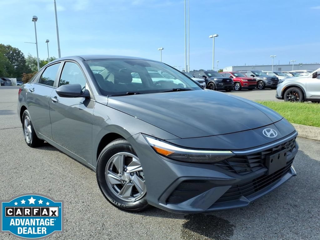 Used 2025 Hyundai Elantra SE FWD image 1