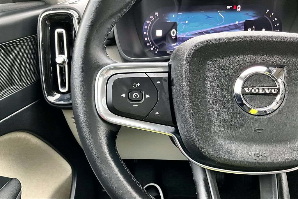 Used 2026 Volvo XC40 B5 Plus AWD/4WD image 28