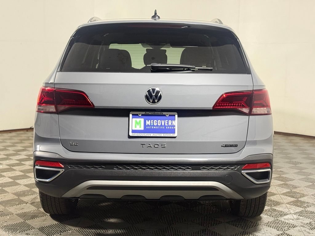 Used 2023 Volkswagen Taos SE w/ Panoramic Sunroof Package AWD/4WD image 6