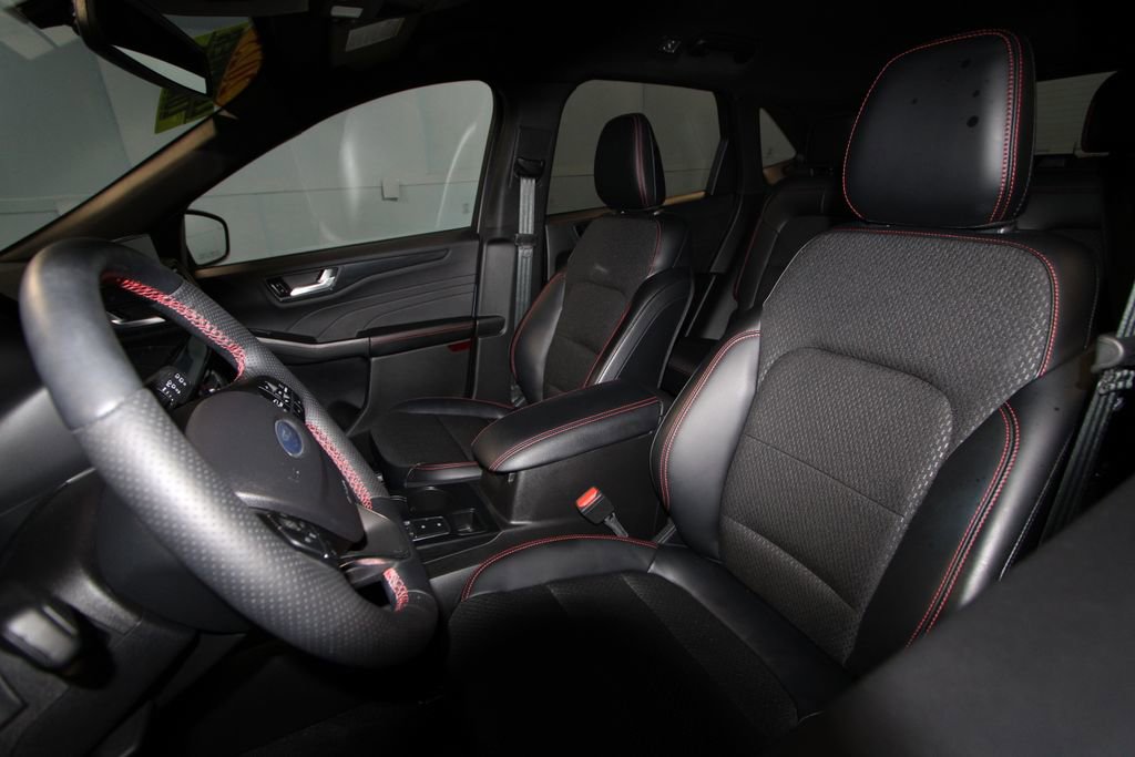 Used 2025 Ford Escape ST-Line Elite image 4