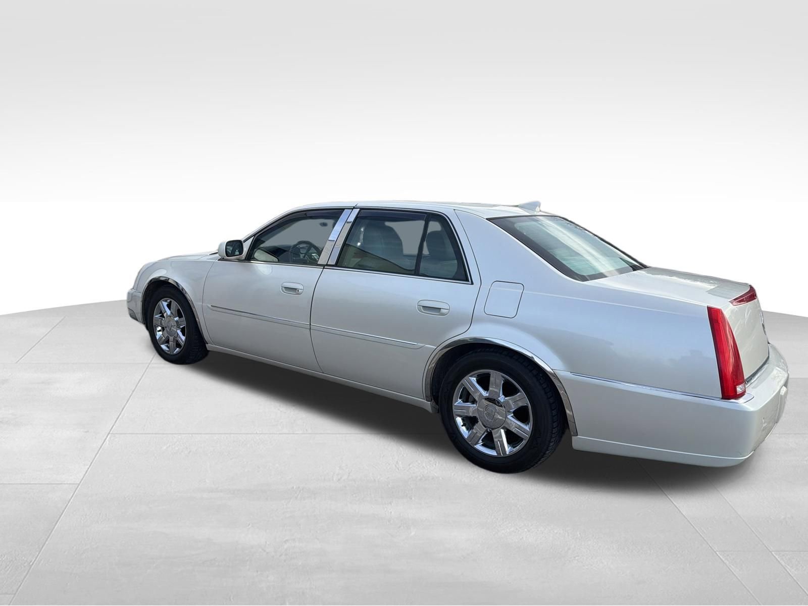 Used 2011 Cadillac DTS Premium w/ Driver Awareness Package FWD image 2