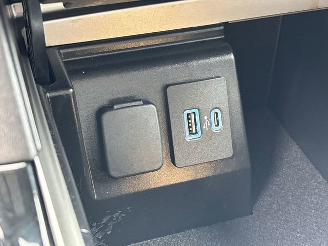 Used 2024 Ford Explorer ST-Line w/ Class IV Trailer Tow Package AWD/4WD image 29