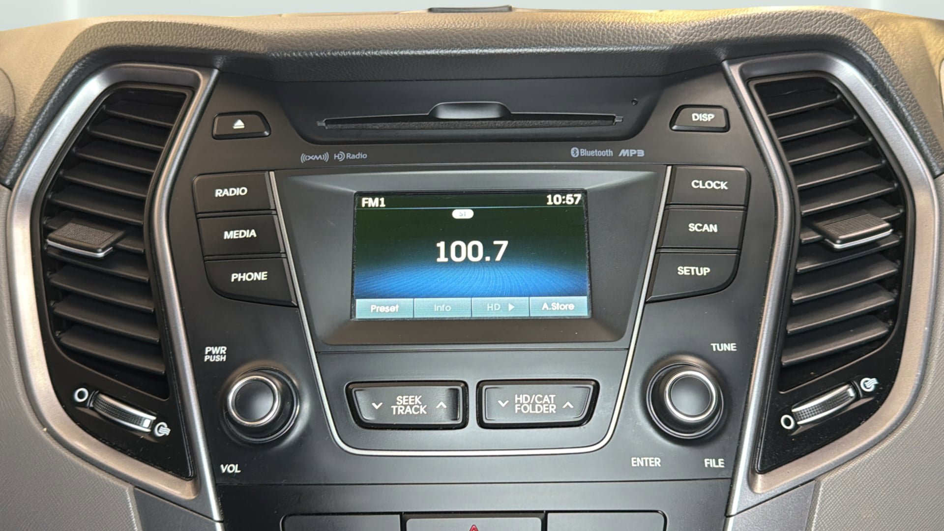 Used 2016 Hyundai Santa Fe SE AWD/4WD image 25