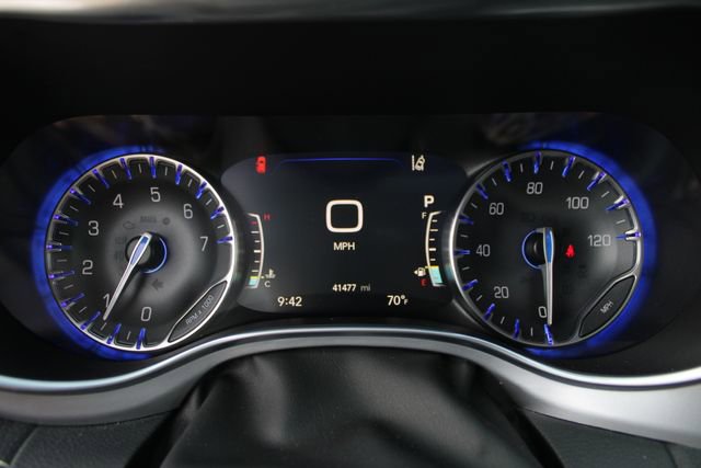 Used 2025 Chrysler Pacifica Limited FWD image 17