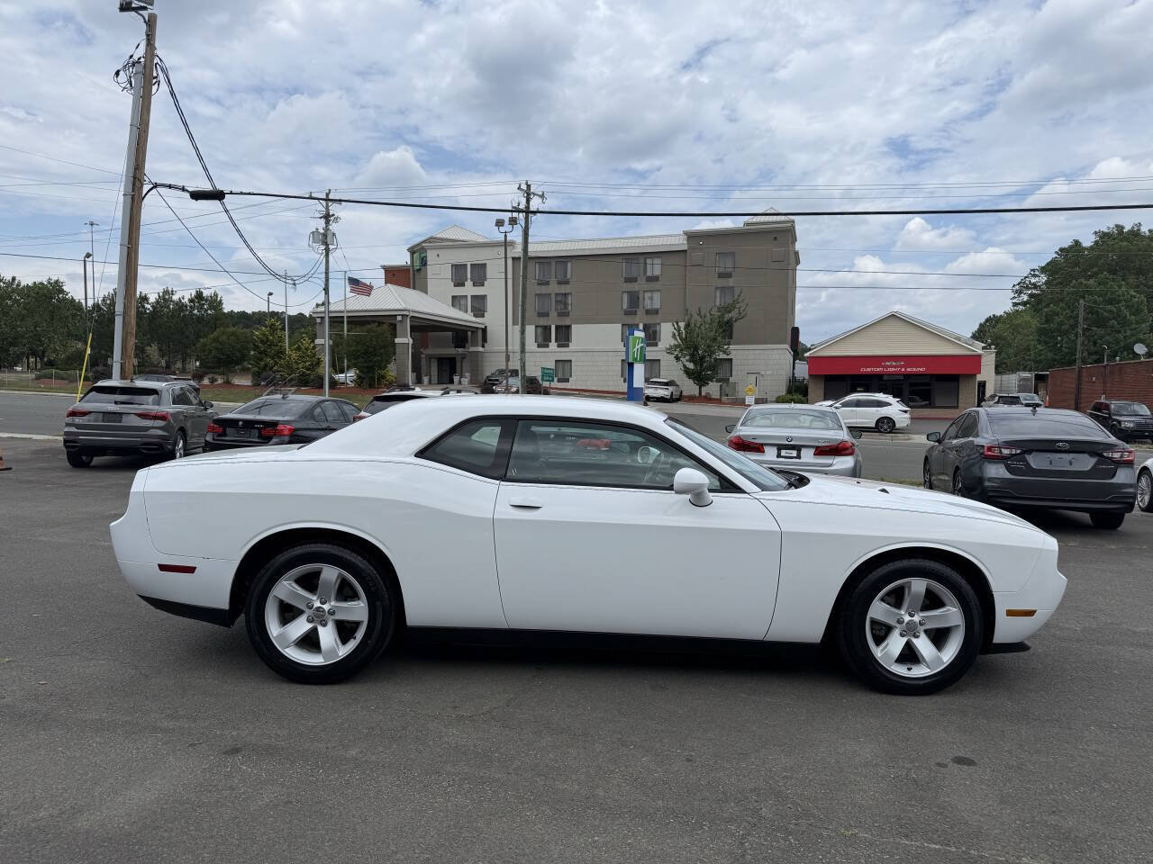 Used 2013 Dodge Challenger SXT RWD image 9