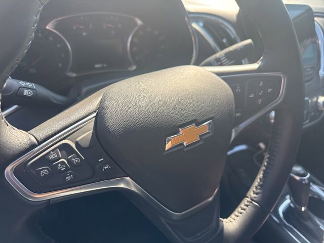 Used 2018 Chevrolet Malibu LT w/ Leather Package FWD image 8