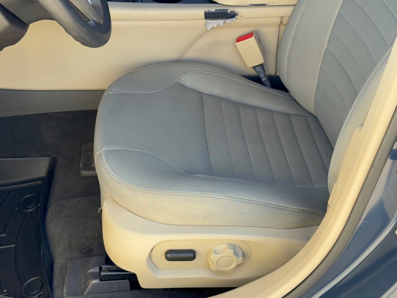 Used 2018 Ford Taurus SE FWD image 16