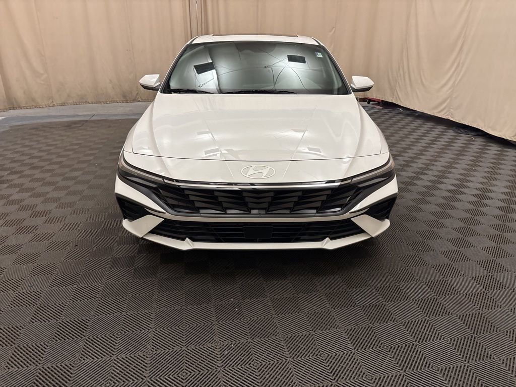 Used 2024 Hyundai Elantra SEL w/ Convenience Package image 2