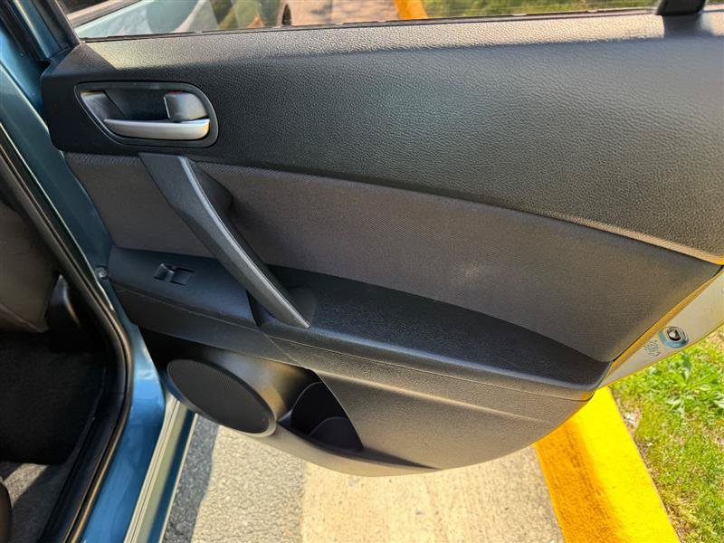 Used 2010 MAZDA MAZDA3 i Touring FWD image 26