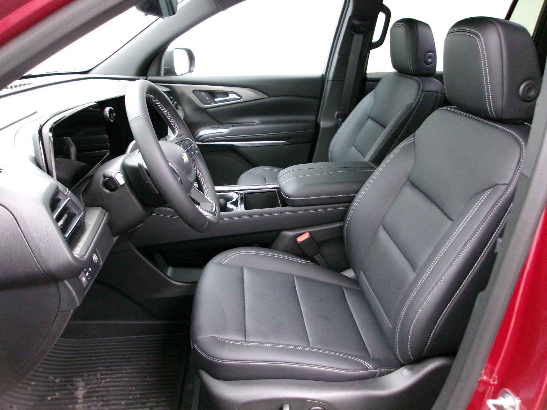 New 2027 Chevrolet Traverse LT w/ Driver Confidence Package FWD image 9