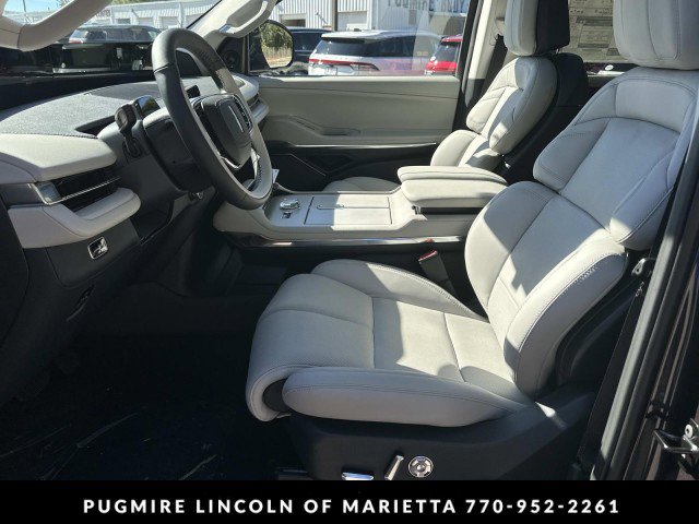 New 2025 Lincoln Navigator Reserve image 9