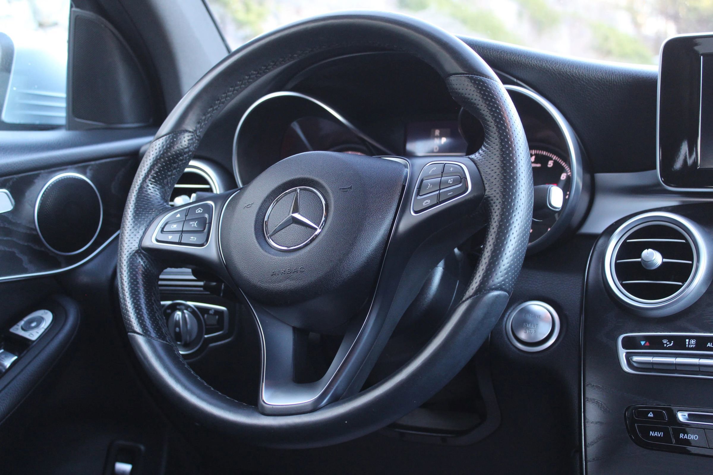 Used 2018 Mercedes-Benz GLC 300 4MATIC image 20