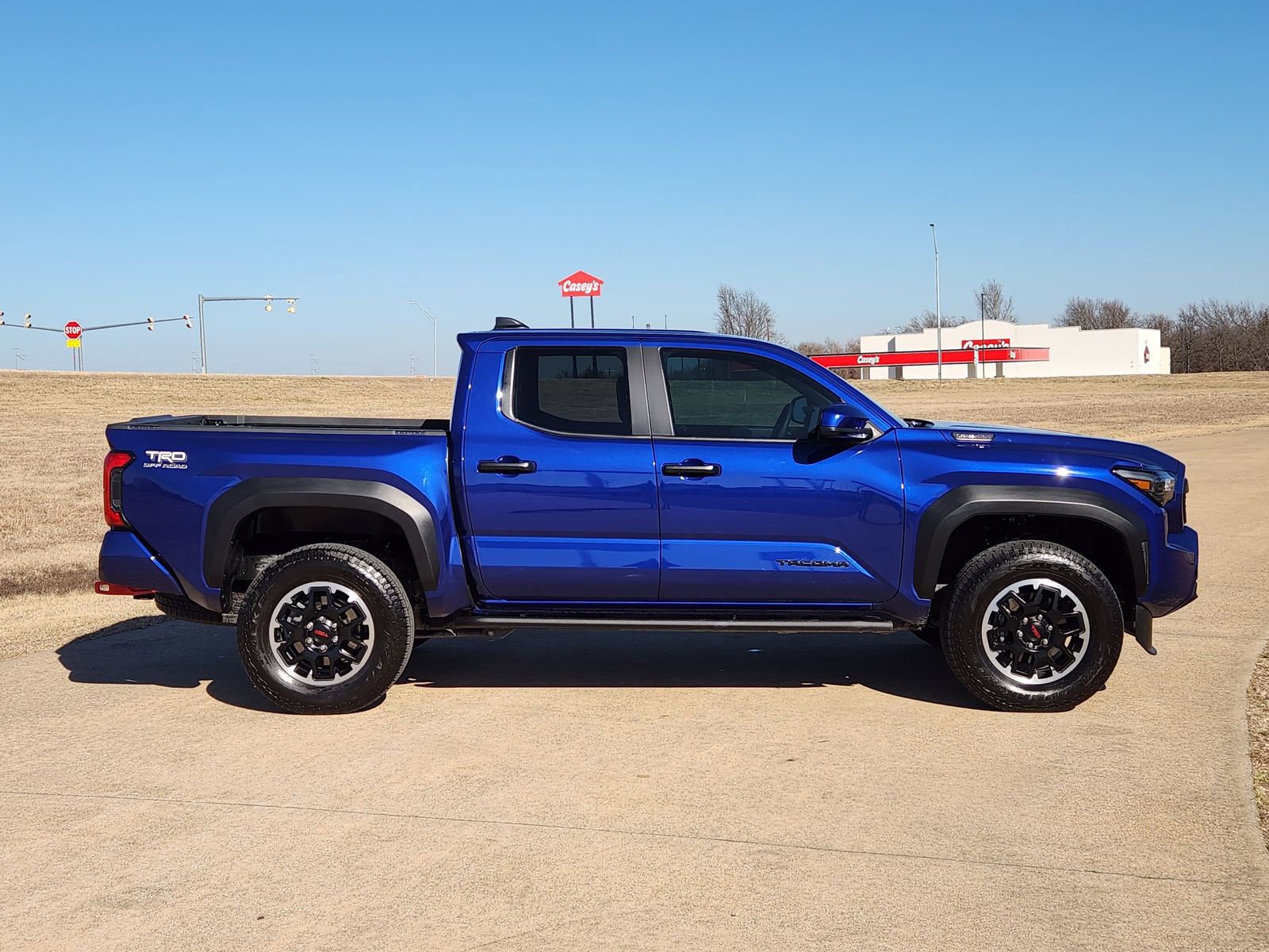 Used 2025 Toyota Tacoma TRD Off-Road image 7