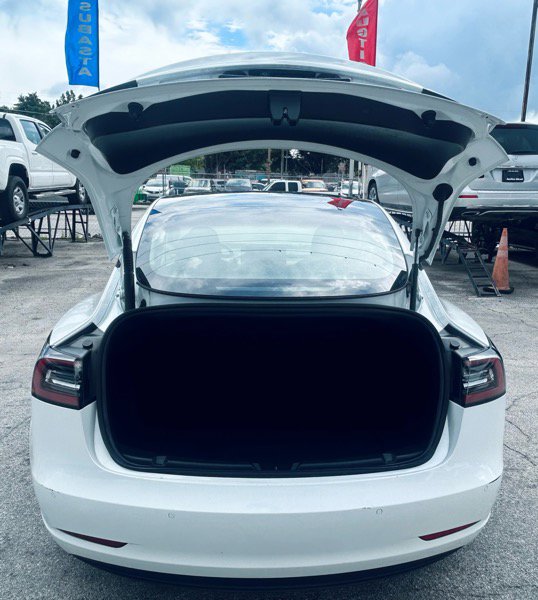 Used 2022 Tesla Model 3 Standard Range image 14