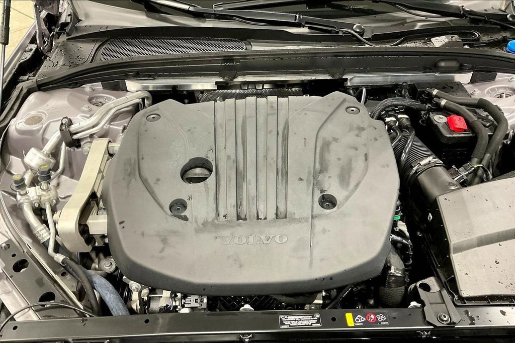 Used 2026 Volvo V60 B5 Cross Country Ultra w/ Climate Package image 30