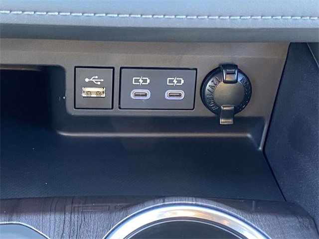 Used 2025 Toyota Highlander Limited image 29