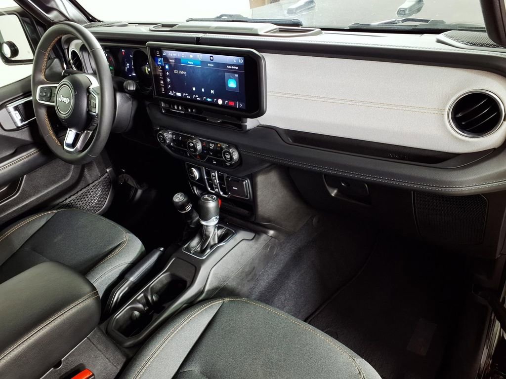 Used 2024 Jeep Wrangler Unlimited Sahara AWD/4WD image 13