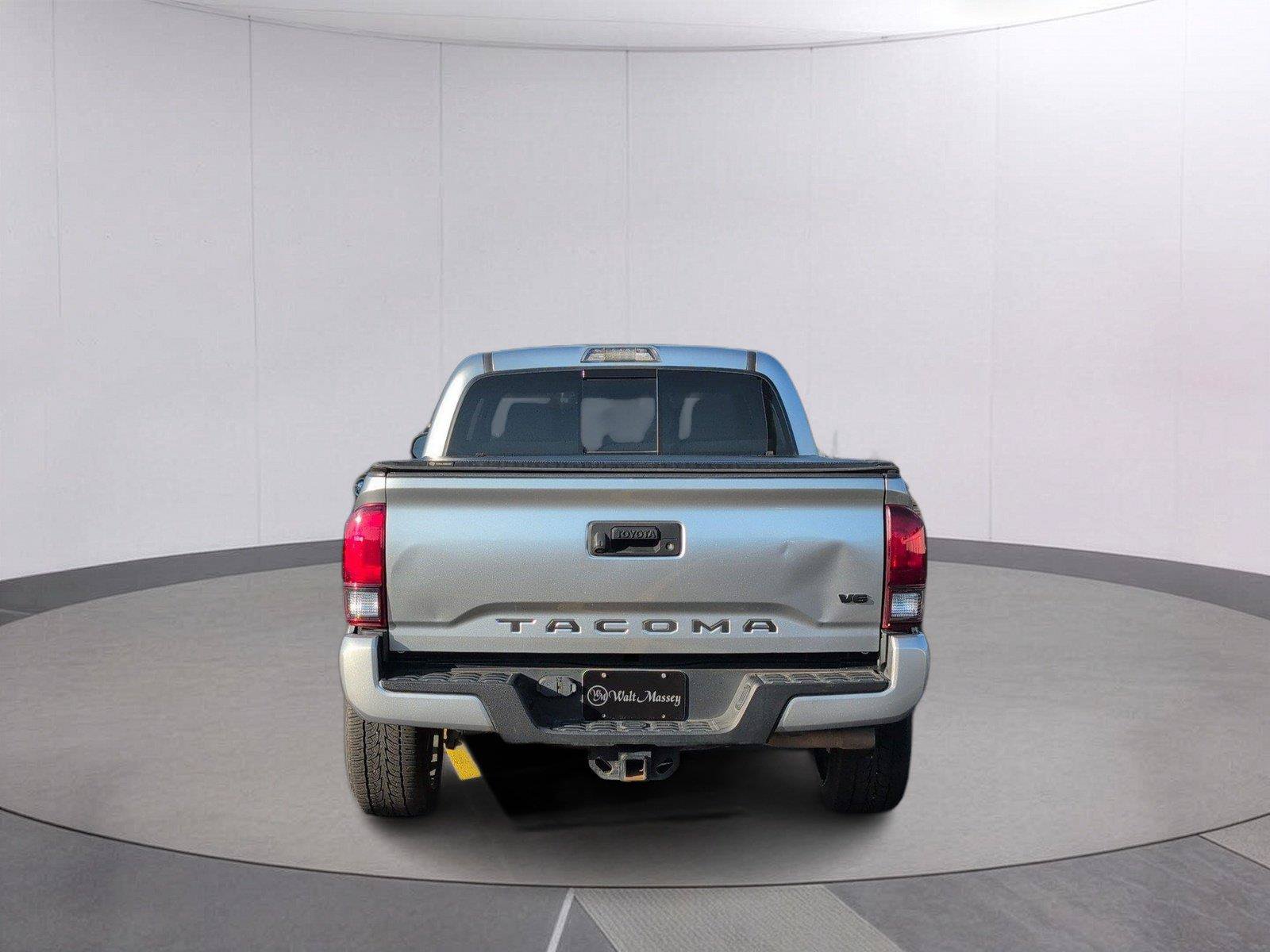 Used 2022 Toyota Tacoma SR5 w/ Technology Package RWD image 4