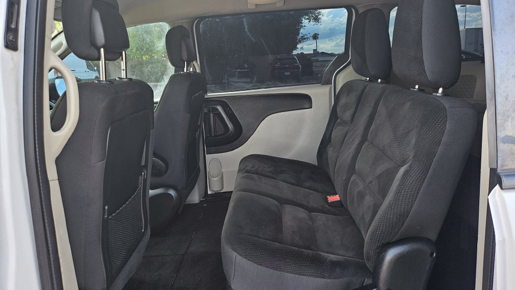 Used 2019 Dodge Grand Caravan SE FWD image 24