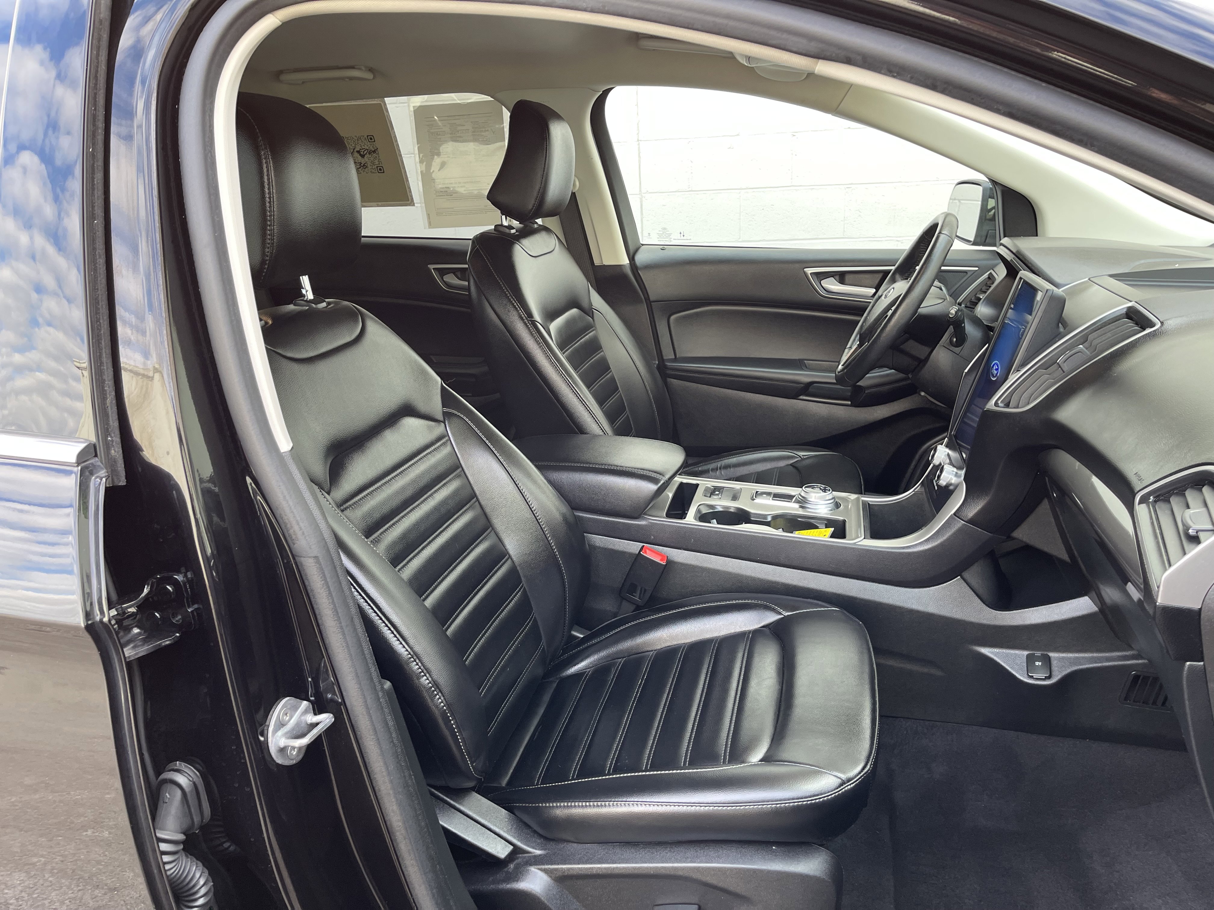 Used 2024 Ford Edge SEL w/ Convenience Package image 29