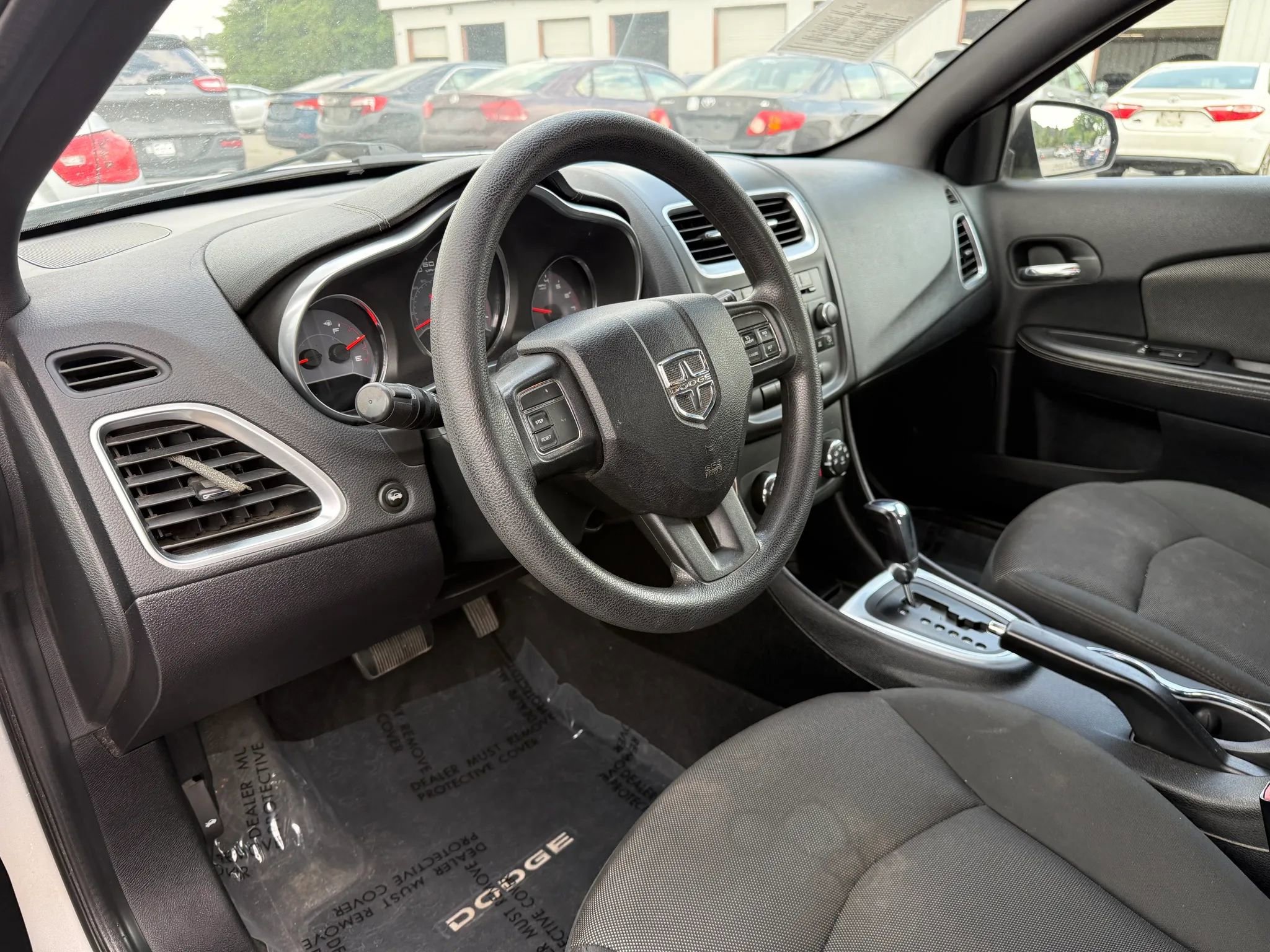 Used 2012 Dodge Avenger SE FWD image 17