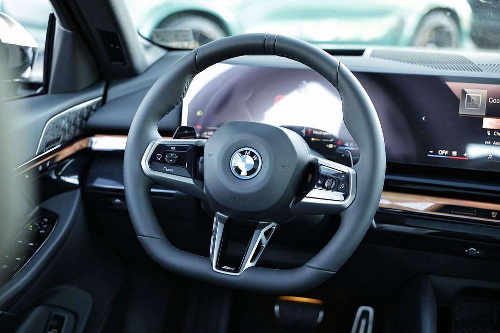 New 2026 BMW 550e xDrive w/ Premium Package image 28