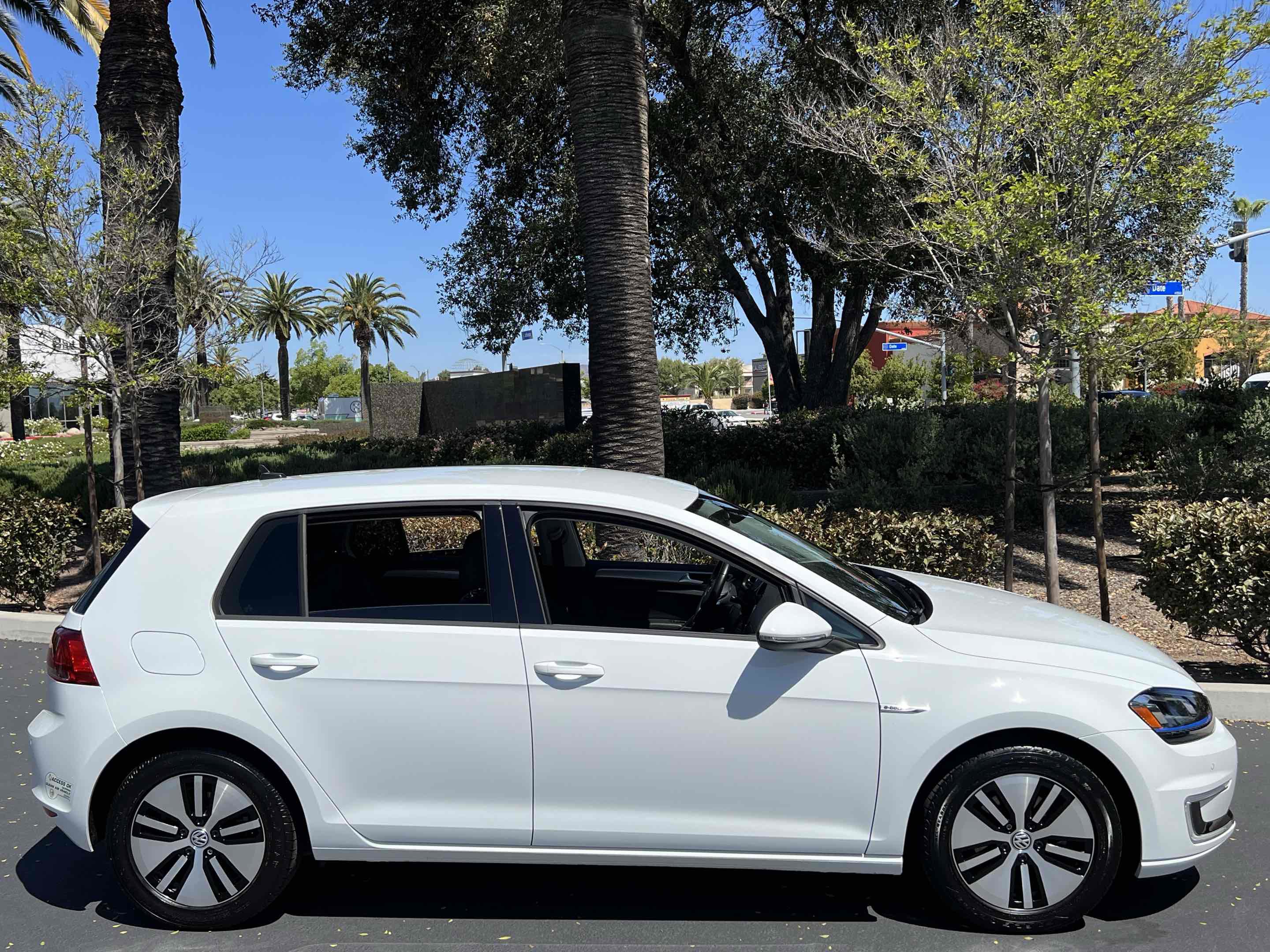 Used 2015 Volkswagen e-Golf SEL Premium FWD image 15