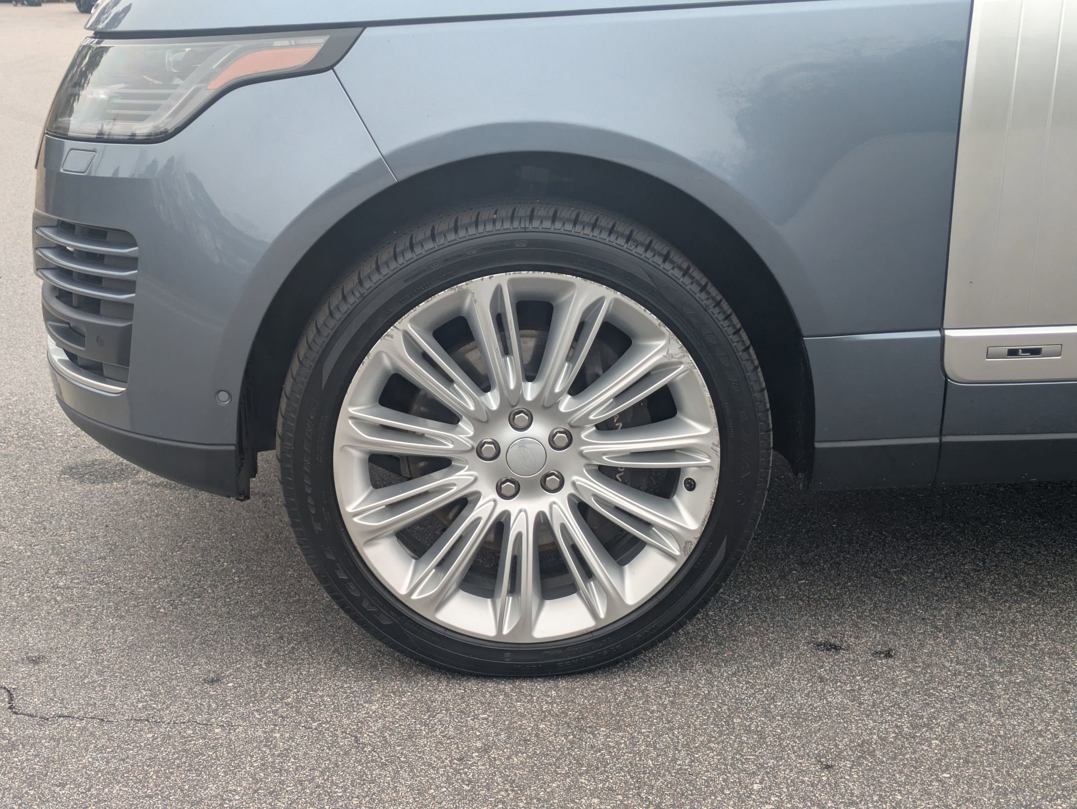 Used 2019 Land Rover Range Rover Long Wheelbase Supercharged image 34