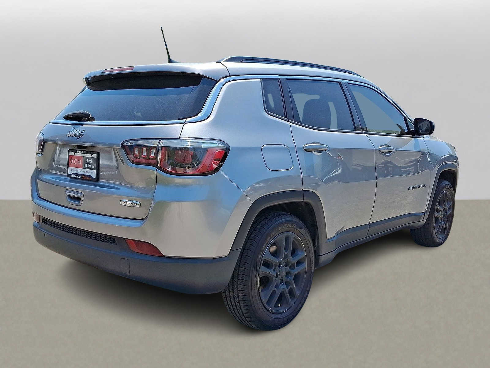 Used 2020 Jeep Compass Latitude w/ Popular Equipment Group FWD image 29