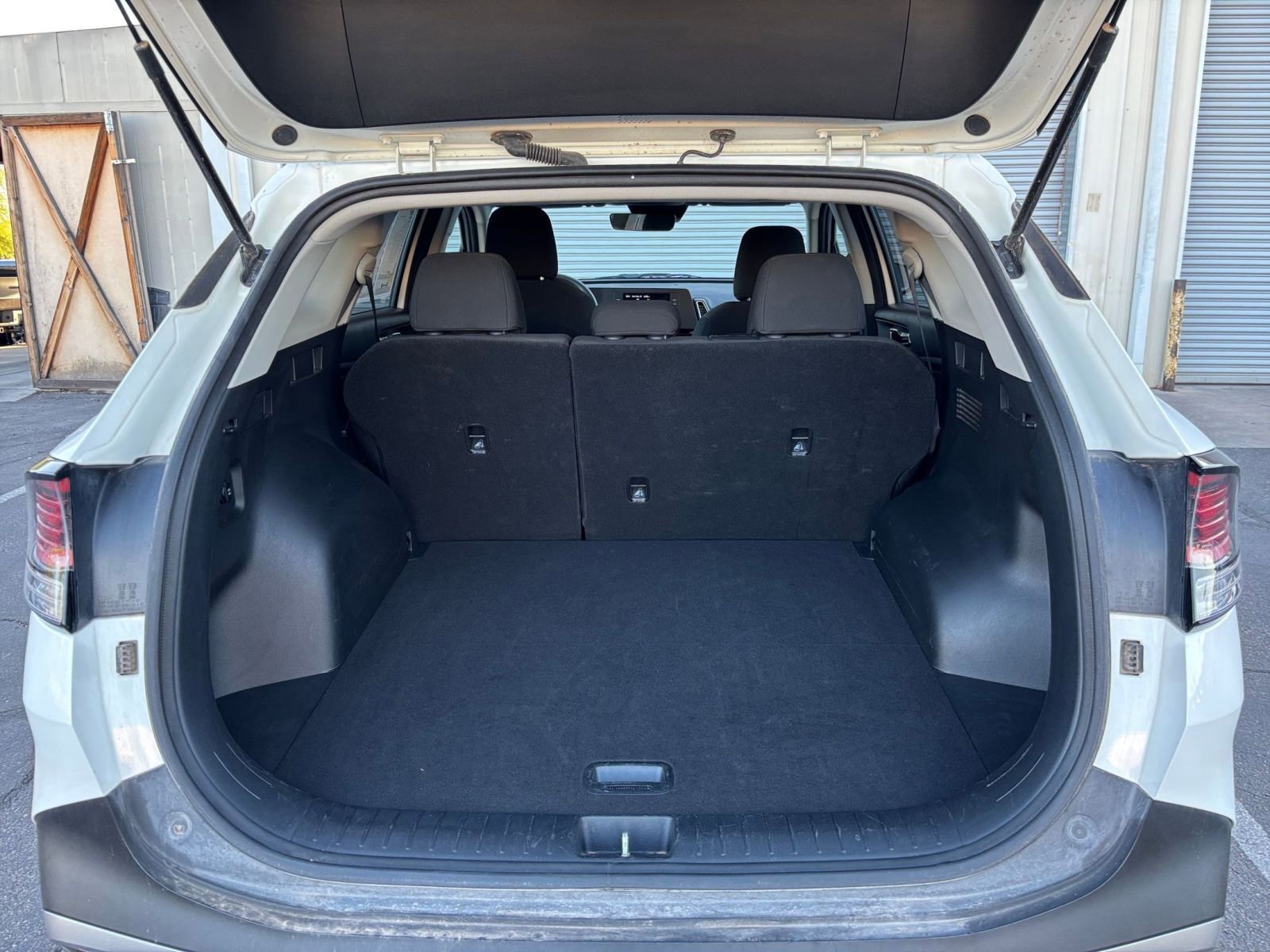 Used 2025 Kia Sportage LX FWD image 30