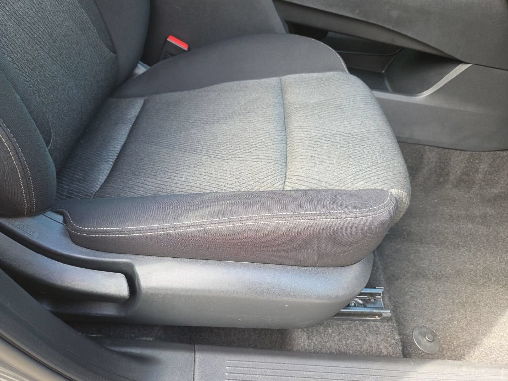 Certified 2025 Nissan Rogue SV FWD image 43