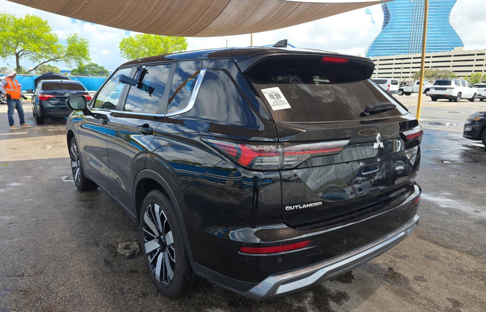 Used 2025 Mitsubishi Outlander SE image 6