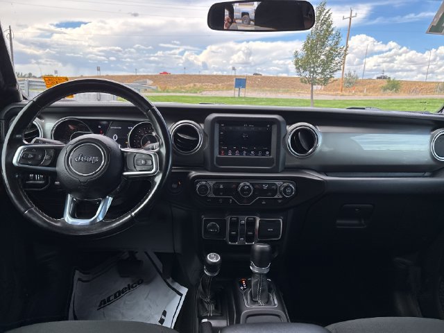 Used 2021 Jeep Gladiator Overland AWD/4WD image 12